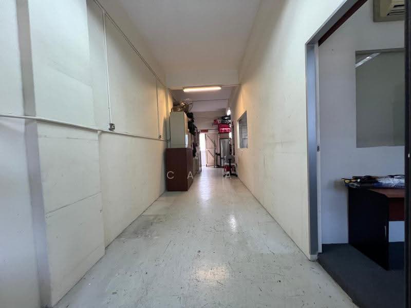 Geylang East Industrial Estate (1016, 1015 Geylang East Avenue 3, Eunos / Geylang / Paya Lebar, 300 sqft, Light Industrial (B1) For Rent, by Cara Wong, 500058944 - Corridor - CommercialGuru.com.sg