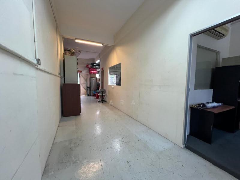 Geylang East Industrial Estate (1016, 1015 Geylang East Avenue 3, Eunos / Geylang / Paya Lebar, 300 sqft, Light Industrial (B1) For Rent, by Cara Wong, 500058944 - Corridor - CommercialGuru.com.sg