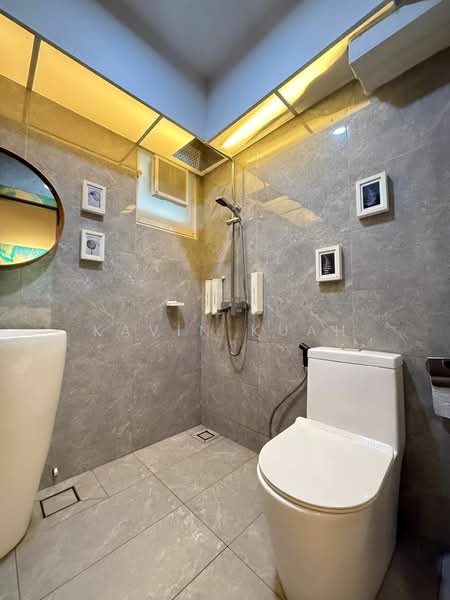 464A Bukit Batok West Avenue 8 HDB Flat For Sale at S$ 850,000 | PropertyGuru Singapore - Bathroom