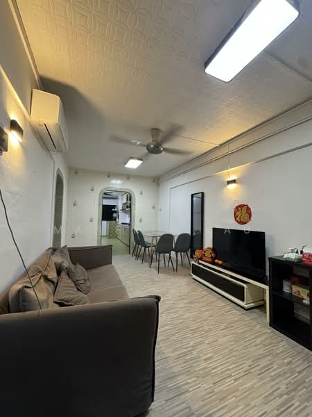 319 Ang Mo Kio Avenue 1, 319 Ang Mo Kio Avenue 1, 2 Bedrooms, 786 sqft, HDB Flat For Rent, by Manfred Lau, 500058960 - Living Room - PropertyGuru.com.sg
