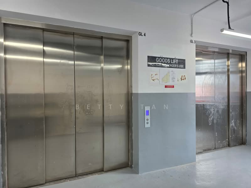 Hersing Kitchen @ Tampines, 21 Tampines Street 92, 1,657 sqft, Factory / Workshop (B2) For Rent, by Betty Tan, 500058972 - Corridor - CommercialGuru.com.sg