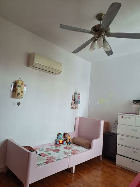 Fernwood Towers, 28 Fernwood Terrace, 3 Bedrooms, 1,195 sqft, Condominium For Rent, by Thomas Tan, 500058976 - Bedroom - PropertyGuru.com.sg