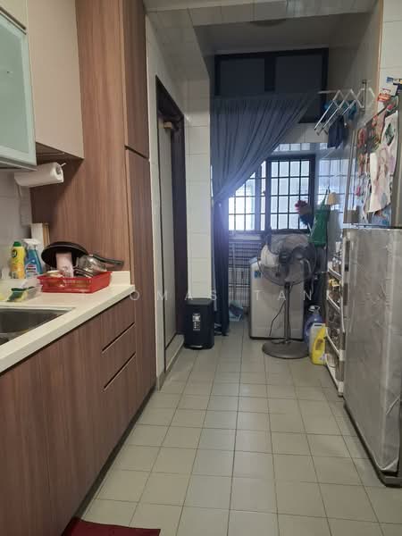 Fernwood Towers, 28 Fernwood Terrace, 3 Bedrooms, 1,195 sqft, Condominium For Rent, by Thomas Tan, 500058976 - Kitchen - PropertyGuru.com.sg