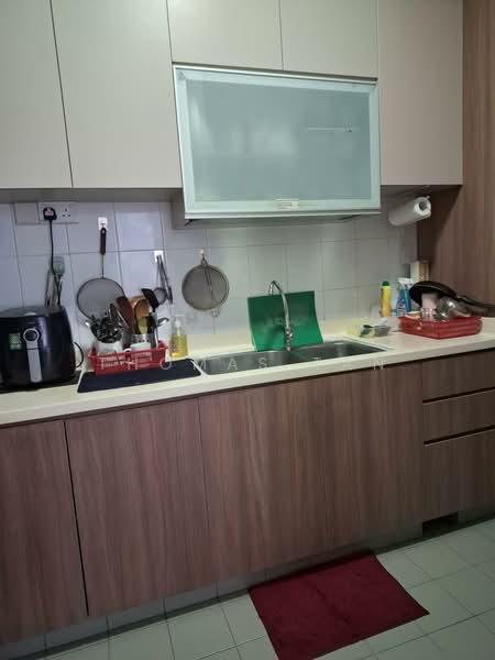 Fernwood Towers, 28 Fernwood Terrace, 3 Bedrooms, 1,195 sqft, Condominium For Rent, by Thomas Tan, 500058976 - Kitchen - PropertyGuru.com.sg