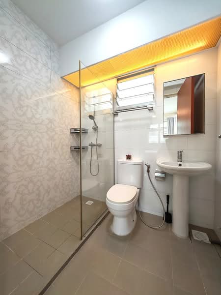 7 Upper Aljunied Lane HDB Flat For Sale at S$ 668,888 | PropertyGuru Singapore - Bathroom