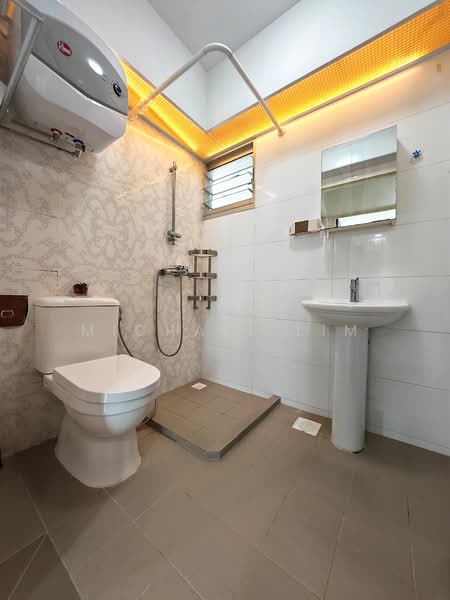 7 Upper Aljunied Lane HDB Flat For Sale at S$ 668,888 | PropertyGuru Singapore - Bathroom