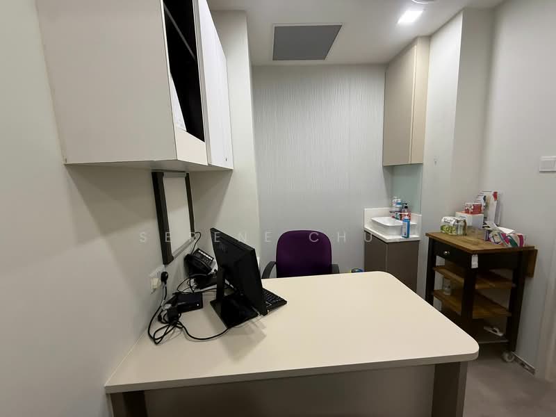 Mount Elizabeth Novena Hospital, 38 Irrawaddy Road, 90 sqft, Medical For Rent, by Serene Chua, 500058990 - Consultation room - CommercialGuru.com.sg