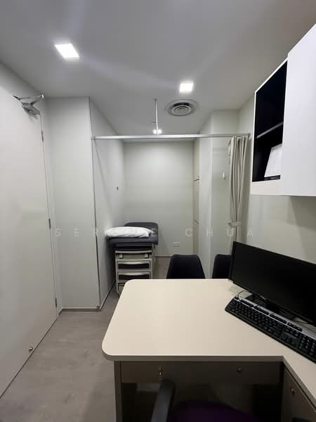 Mount Elizabeth Novena Hospital, 38 Irrawaddy Road, 90 sqft, Medical For Rent, by Serene Chua, 500058990 - Consultation room - CommercialGuru.com.sg