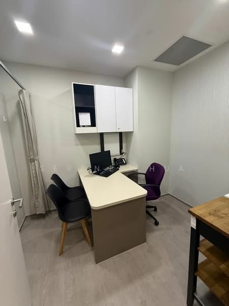 Mount Elizabeth Novena Hospital, 38 Irrawaddy Road, 90 sqft, Medical For Rent, by Serene Chua, 500058990 - Consultation room - CommercialGuru.com.sg