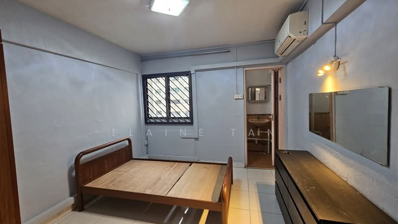 427 Clementi Avenue 3, 427 Clementi Avenue 3, 2 Bedrooms, 721 sqft, HDB Flat For Rent, by Elaine Tan, 500058999 - Bedroom - PropertyGuru.com.sg