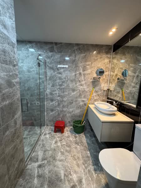 The Santorini Condominium For Sale at S$ 758,000 | PropertyGuru Singapore - Master Bathroom