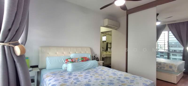 678A Punggol Drive HDB Flat For Sale at S$ 745,000 | PropertyGuru Singapore - Master Bedroom