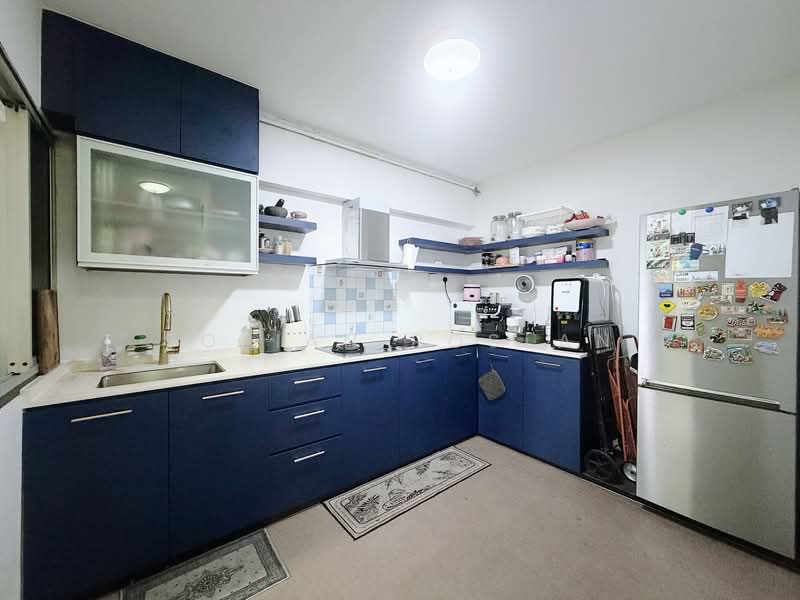 299A Compassvale Street HDB Flat For Sale at S$ 640,000 | PropertyGuru Singapore - Kitchen