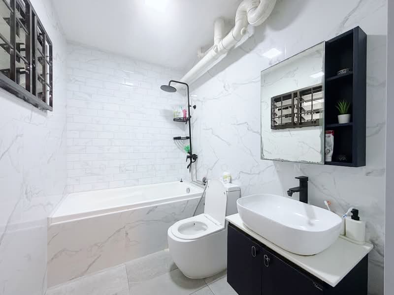 299A Compassvale Street HDB Flat For Sale at S$ 640,000 | PropertyGuru Singapore - Bathroom
