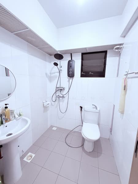 467C Bukit Batok West Avenue 9 HDB Flat For Sale at S$ 400,000 | PropertyGuru Singapore - Bathroom