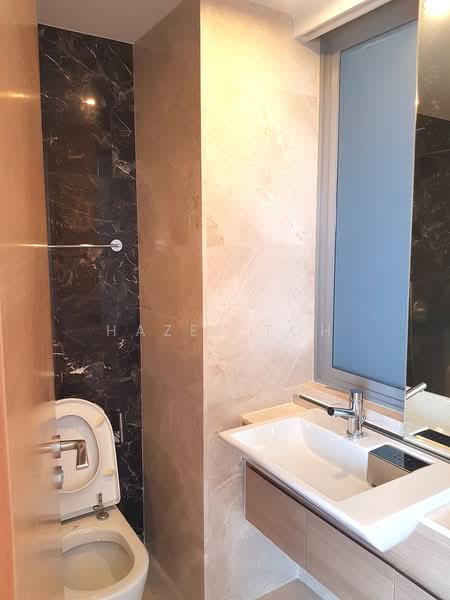 Centro Residences Condominium For Sale at S$ 2,806,300 | PropertyGuru Singapore - Master Bathroom
