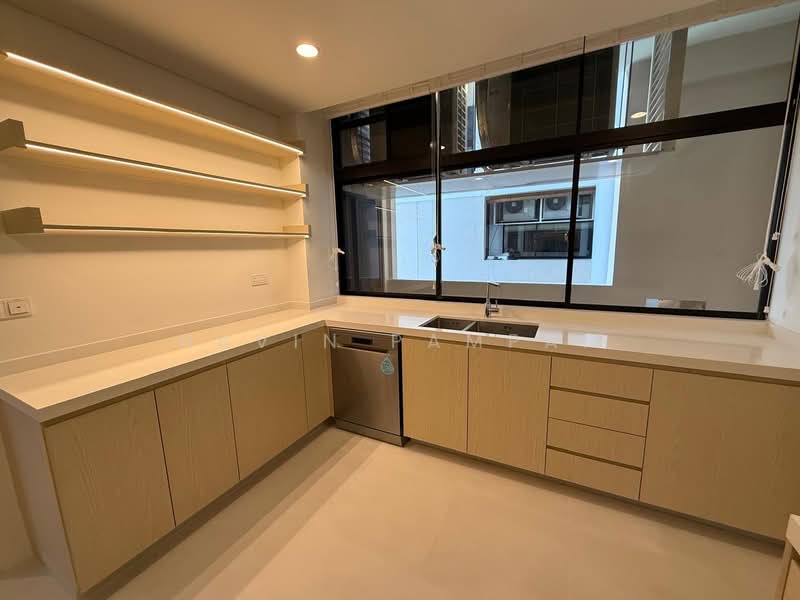 The Colonnade, 82 Grange Road, 4 Bedrooms, 3,617 sqft, Condominium For Rent, by Navin Pampan, 500059011 - Kitchen - PropertyGuru.com.sg