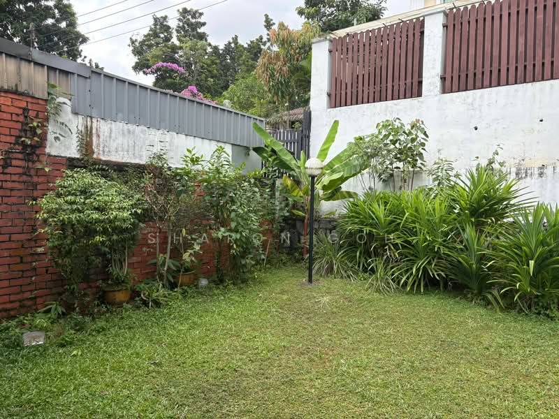 Green Hill Estate Semi-Detached House For Sale at S$ 6,200,000 | PropertyGuru Singapore - Large garden space