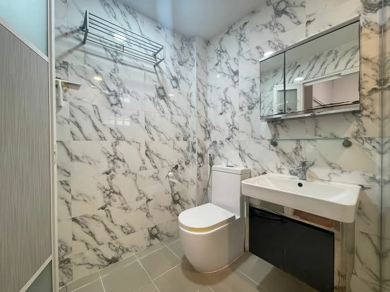 Tanjong Katong Apartment Walk-up Apartment For Sale at S$ 1,768,000 | PropertyGuru Singapore - Bathroom