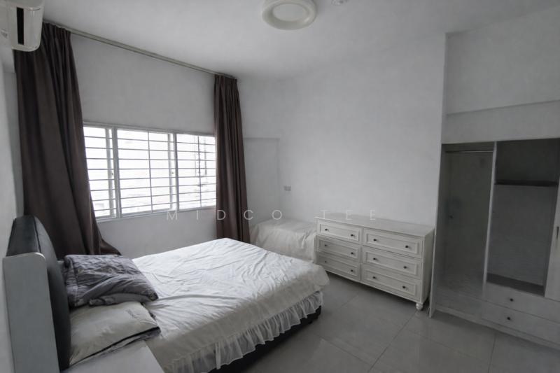 Textile Centre Apartment For Sale at S$ 1,200,000 | PropertyGuru Singapore - Bedroom