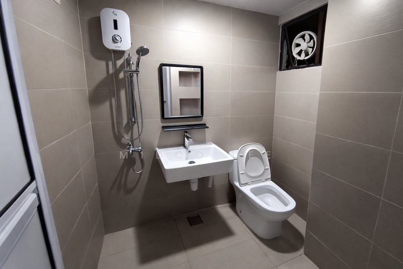 Textile Centre Apartment For Sale at S$ 1,200,000 | PropertyGuru Singapore - Bathroom