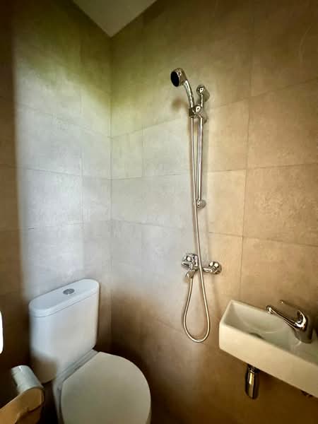 Lentor Modern, Lentor Central, 3 Bedrooms, 1,130 sqft, Condominium For Rent, by Ena Teo, 500059060 - Bathroom - PropertyGuru.com.sg