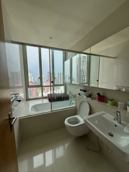 The Cosmopolitan, 200 Kim Seng Road, 3 Bedrooms, 1,399 sqft, Condominium For Rent, by Caroline Soelistyo, 500059062 - Master Bathroom - PropertyGuru.com.sg