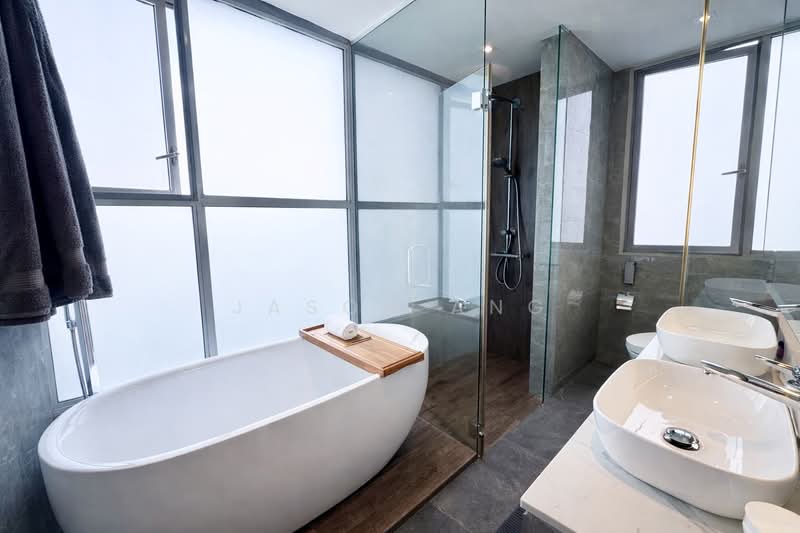 The Esta Condominium For Sale at S$ 4,480,000 | PropertyGuru Singapore - Master bathroom