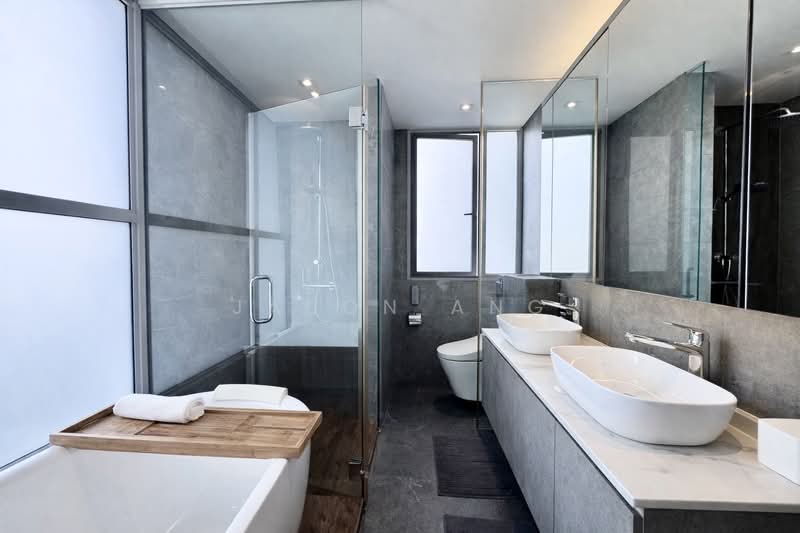 The Esta Condominium For Sale at S$ 4,480,000 | PropertyGuru Singapore - Master bathroom