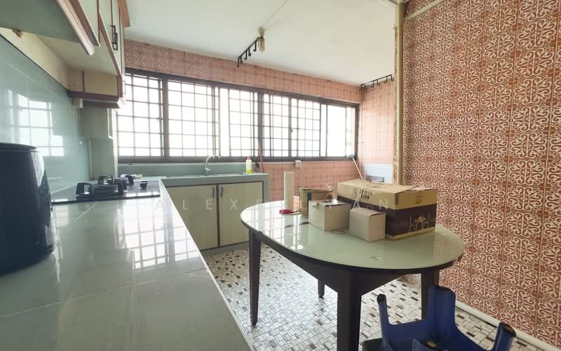 3 Queen's Road HDB Flat For Sale at S$ 580,000 | PropertyGuru Singapore - Kitchen