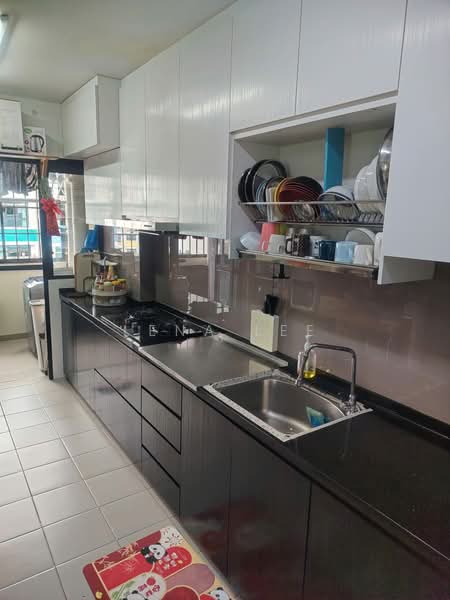 809A Choa Chu Kang Avenue 1 HDB Flat For Sale at S$ 768,000 | PropertyGuru Singapore - Kitchen