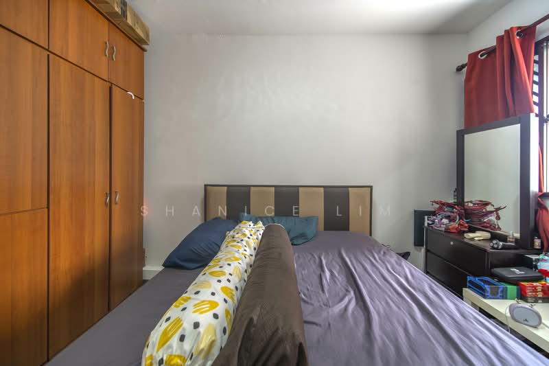 367 Bukit Batok Street 31 HDB Flat For Sale at S$ 450,000 | PropertyGuru Singapore - Bedroom
