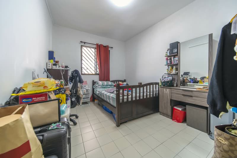 367 Bukit Batok Street 31 HDB Flat For Sale at S$ 450,000 | PropertyGuru Singapore - Bedroom