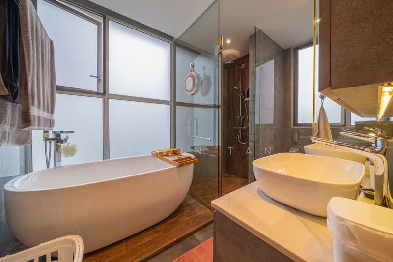 The Esta Condominium For Sale at S$ 4,480,000 | PropertyGuru Singapore - Bathroom