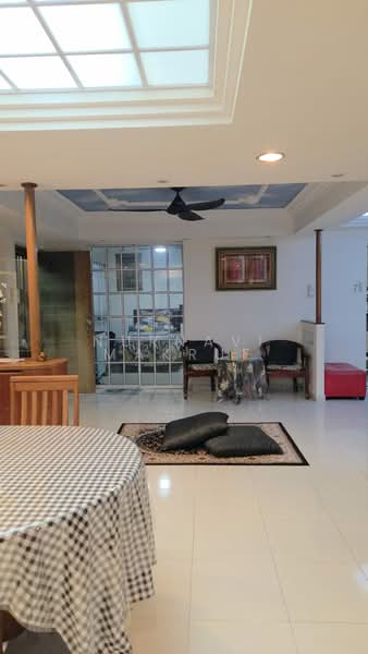 236 Pasir Ris Street 21 HDB Flat For Sale at S$ 888,000 | PropertyGuru Singapore - Living Room