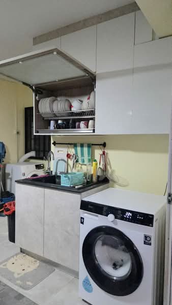 236 Pasir Ris Street 21 HDB Flat For Sale at S$ 888,000 | PropertyGuru Singapore - Kitchen