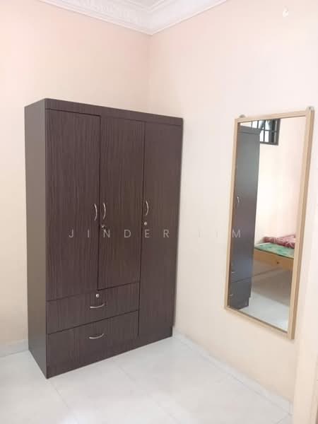 35 Lorong 5 Toa Payoh, 35 Lorong 5 Toa Payoh, Room Rental, 103 sqft, HDB Flat For Rent, by Jinder Lim, 500059143 - Common Bedroom Wardrobe  - PropertyGuru.com.sg