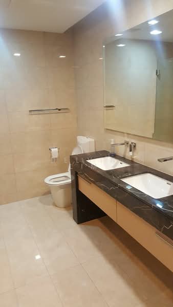 Marina Bay Suites, 3 Central Boulevard, 4 Bedrooms, 2,691 sqft, Apartment For Rent, by Delvin Lim, 500059154 - Bathroom - PropertyGuru.com.sg