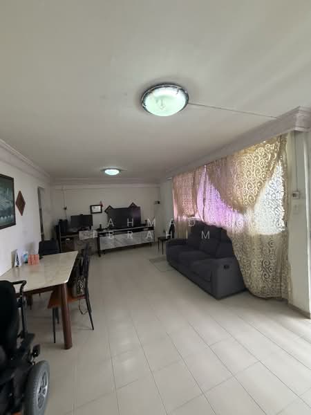 470 Tampines Street 44 HDB Flat For Sale at S$ 565,000 | PropertyGuru Singapore - Living Room