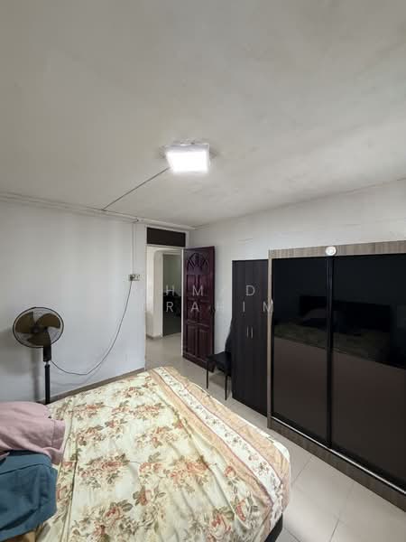 470 Tampines Street 44 HDB Flat For Sale at S$ 565,000 | PropertyGuru Singapore - Bedroom
