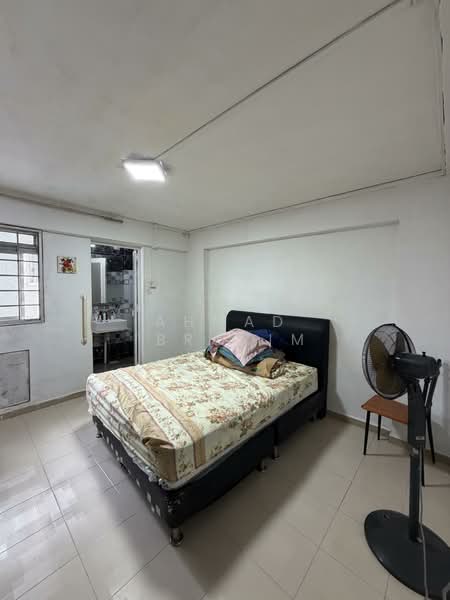 470 Tampines Street 44 HDB Flat For Sale at S$ 565,000 | PropertyGuru Singapore - Bedroom