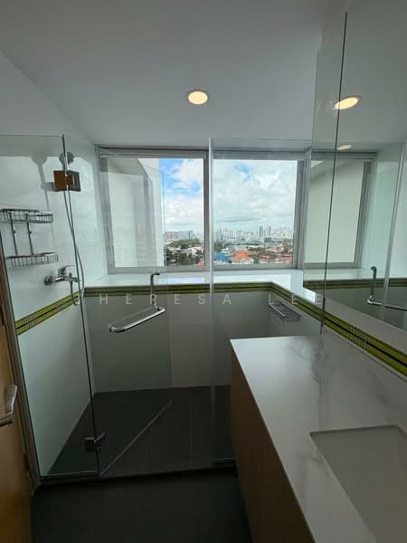 Golden Heights, 126 Serangoon Avenue 3, 3 Bedrooms, 1,184 sqft, Apartment For Rent, by Theresa Lee, 500059171 - Master Bathroom - PropertyGuru.com.sg