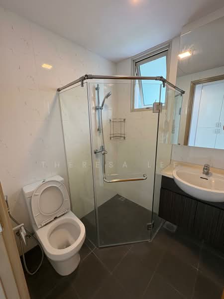 Golden Heights, 126 Serangoon Avenue 3, 3 Bedrooms, 1,184 sqft, Apartment For Rent, by Theresa Lee, 500059171 - Common Bathroom - PropertyGuru.com.sg