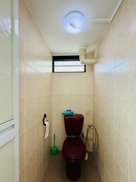 206 Toa Payoh North HDB Flat For Sale at S$ 410,000 | PropertyGuru Singapore - Bathroom