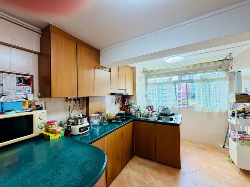206 Toa Payoh North HDB Flat For Sale at S$ 410,000 | PropertyGuru Singapore - Kitchen