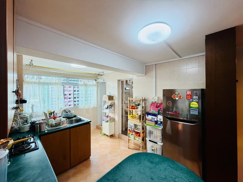 206 Toa Payoh North HDB Flat For Sale at S$ 410,000 | PropertyGuru Singapore - Kitchen