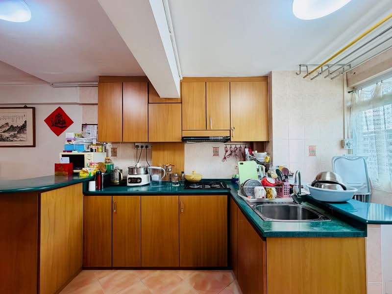 206 Toa Payoh North HDB Flat For Sale at S$ 410,000 | PropertyGuru Singapore - Kitchen