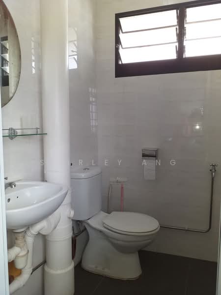 607 Clementi West Street 1, 607 Clementi West Street 1, 2 Bedrooms, 721 sqft, HDB Flat For Rent, by Shirley Ang, 500059189 - Bathroom - PropertyGuru.com.sg