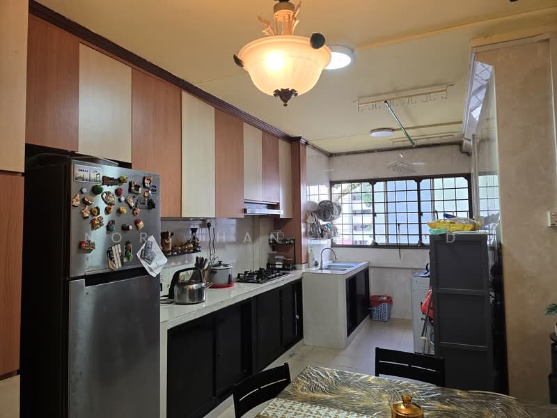 658 Hougang Avenue 8 HDB Flat For Sale at S$ 480,000 | PropertyGuru Singapore - Kitchen