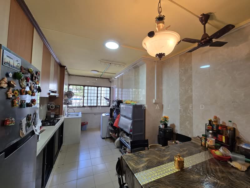 658 Hougang Avenue 8 HDB Flat For Sale at S$ 480,000 | PropertyGuru Singapore - Kitchen